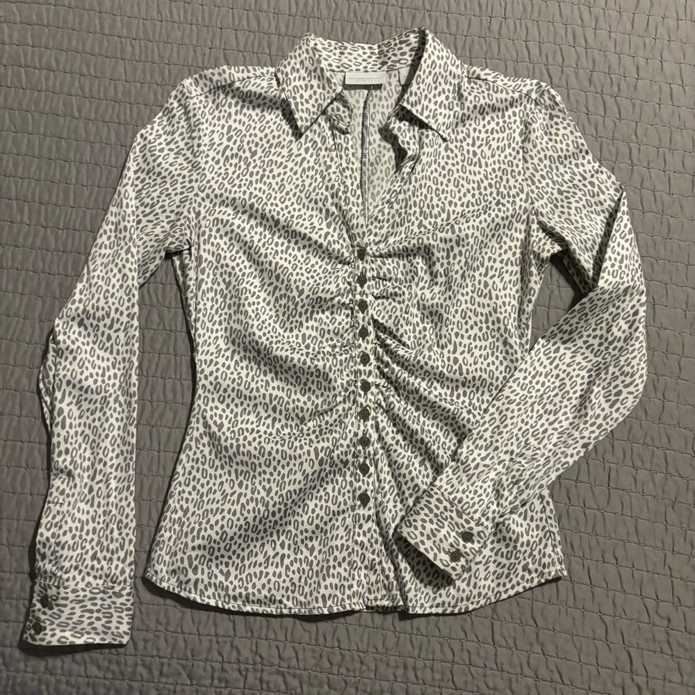 New York & Company Stretch Long Sleeve Leopard Print Shirt, EUC